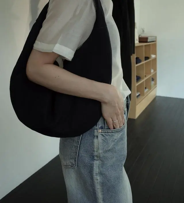 【美品】OHOTOROオオトロ★waning moon bag ハンドバッグ 黒 ohotoro Waning Moon Bag - メルカリ
