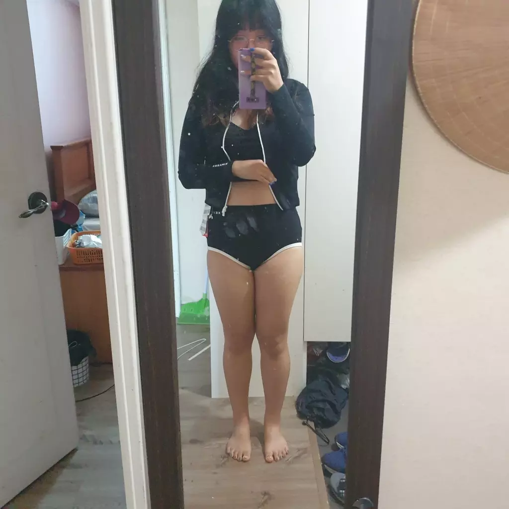 원래 M인데 후기에서 수영복이라 작게 나왔단걸 듣고 L로 했습니다. 전체적인 사이즈는